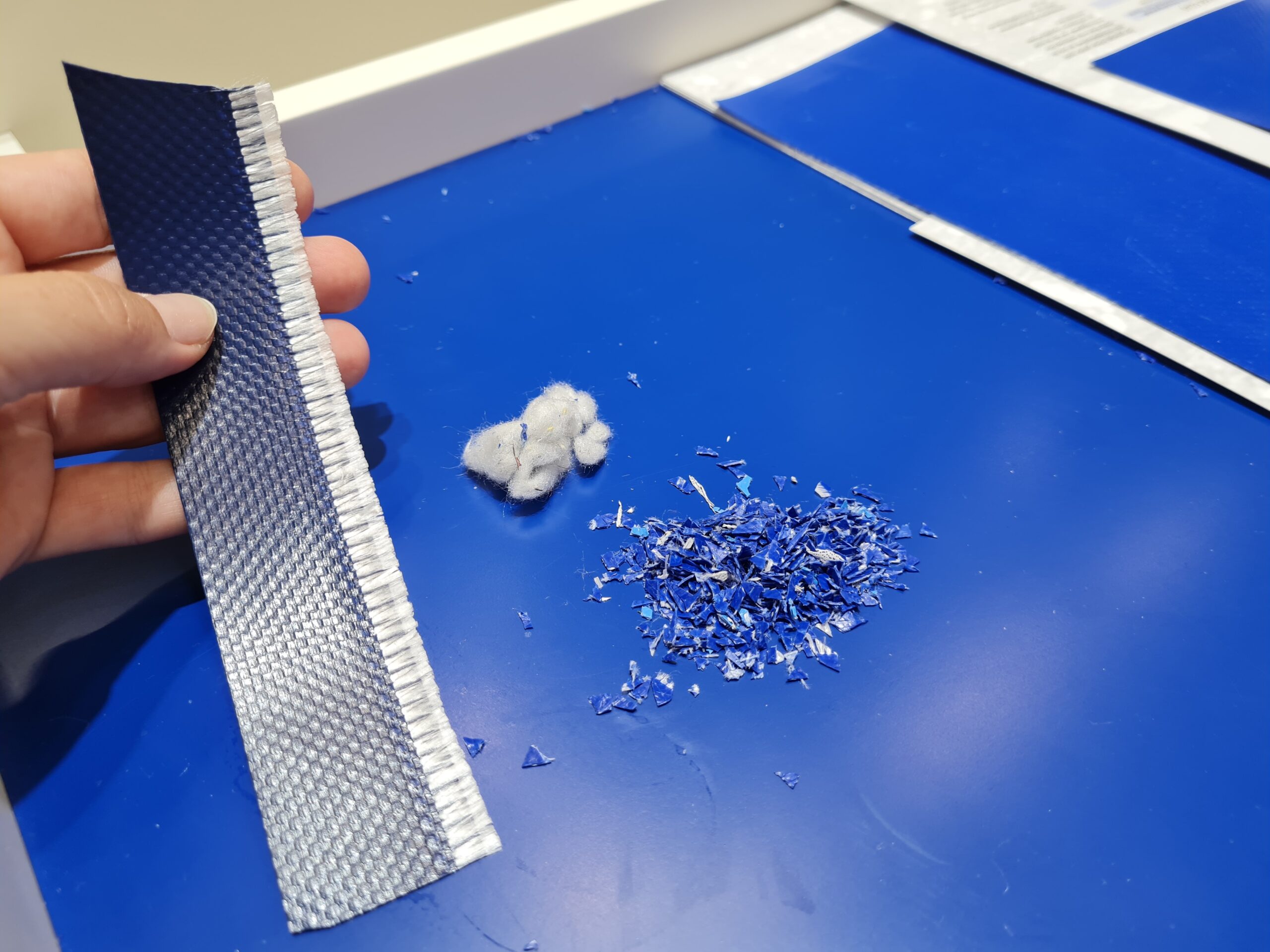 Materialprobe und Recyclingfraktionen eines beschichteten Gewebes